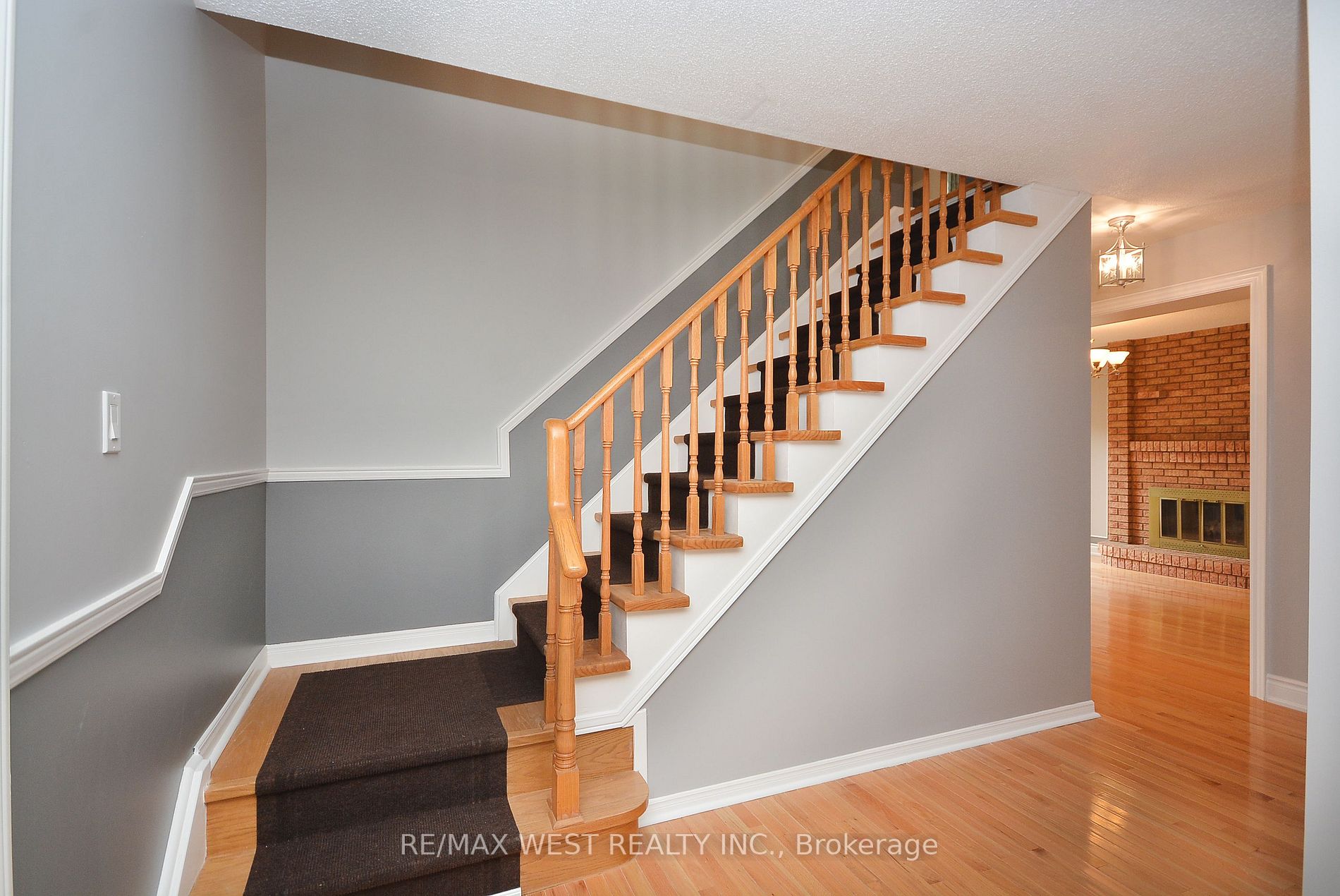 6 Steen Drive, #Upper
