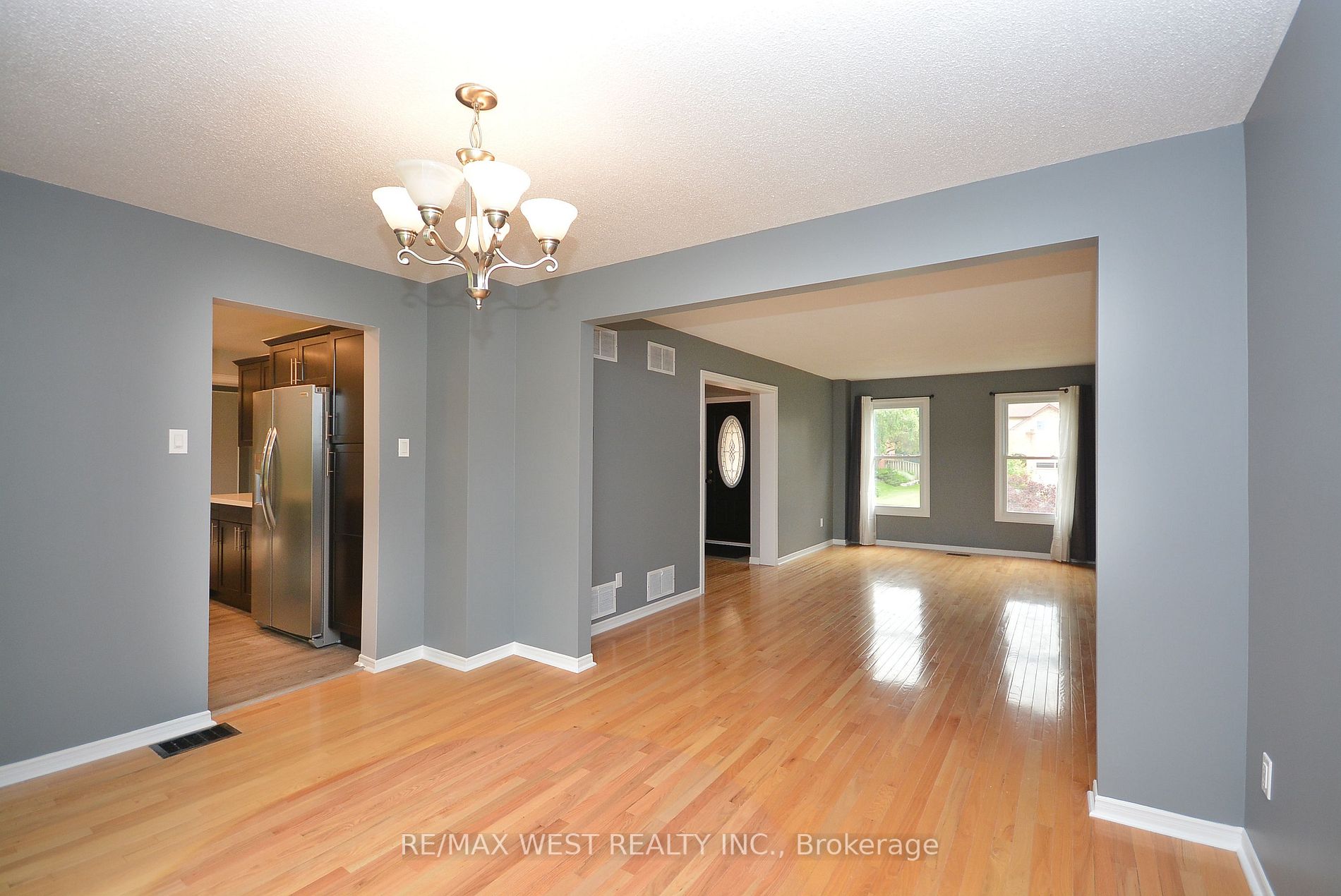 6 Steen Drive, #Upper