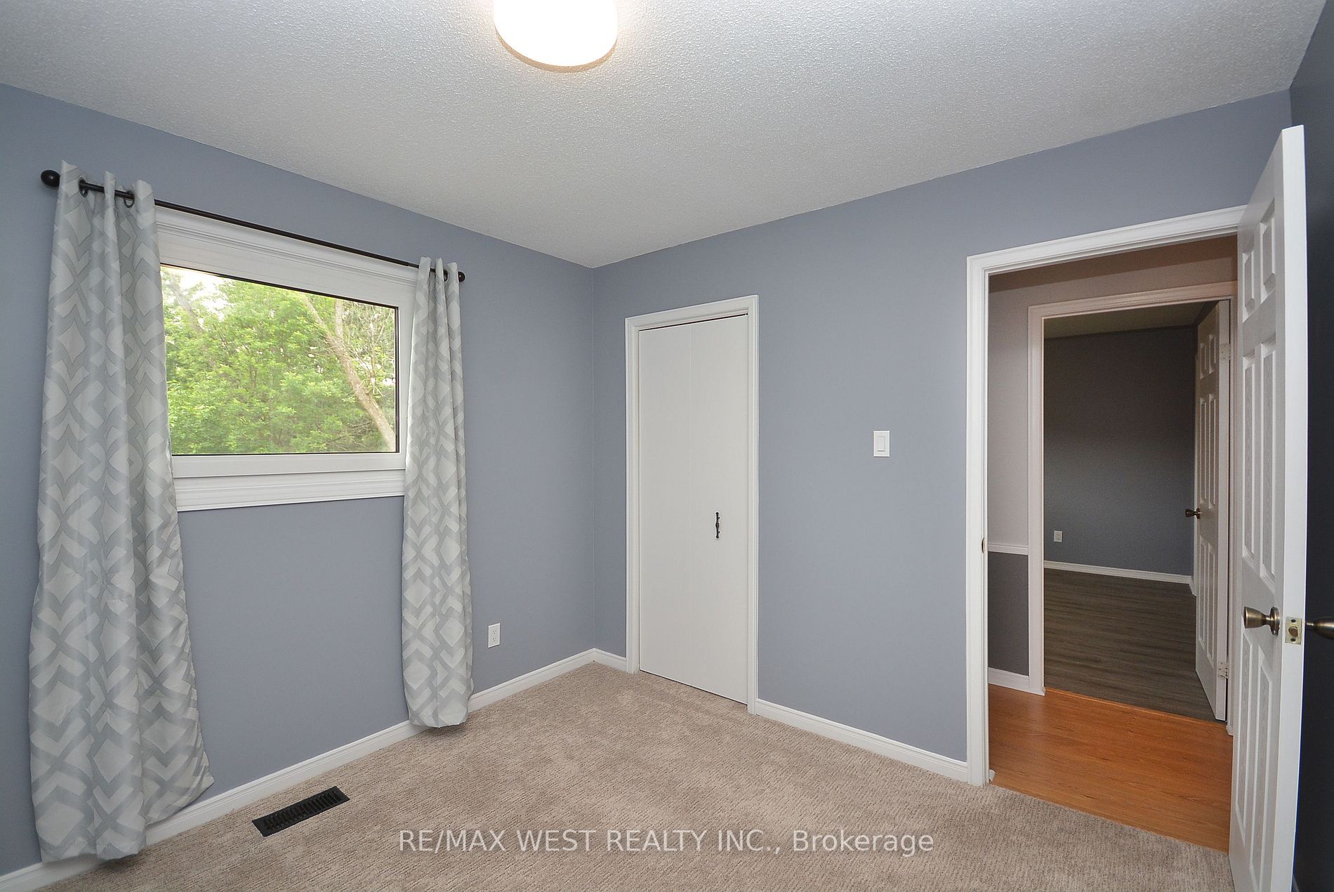 6 Steen Drive, #Upper