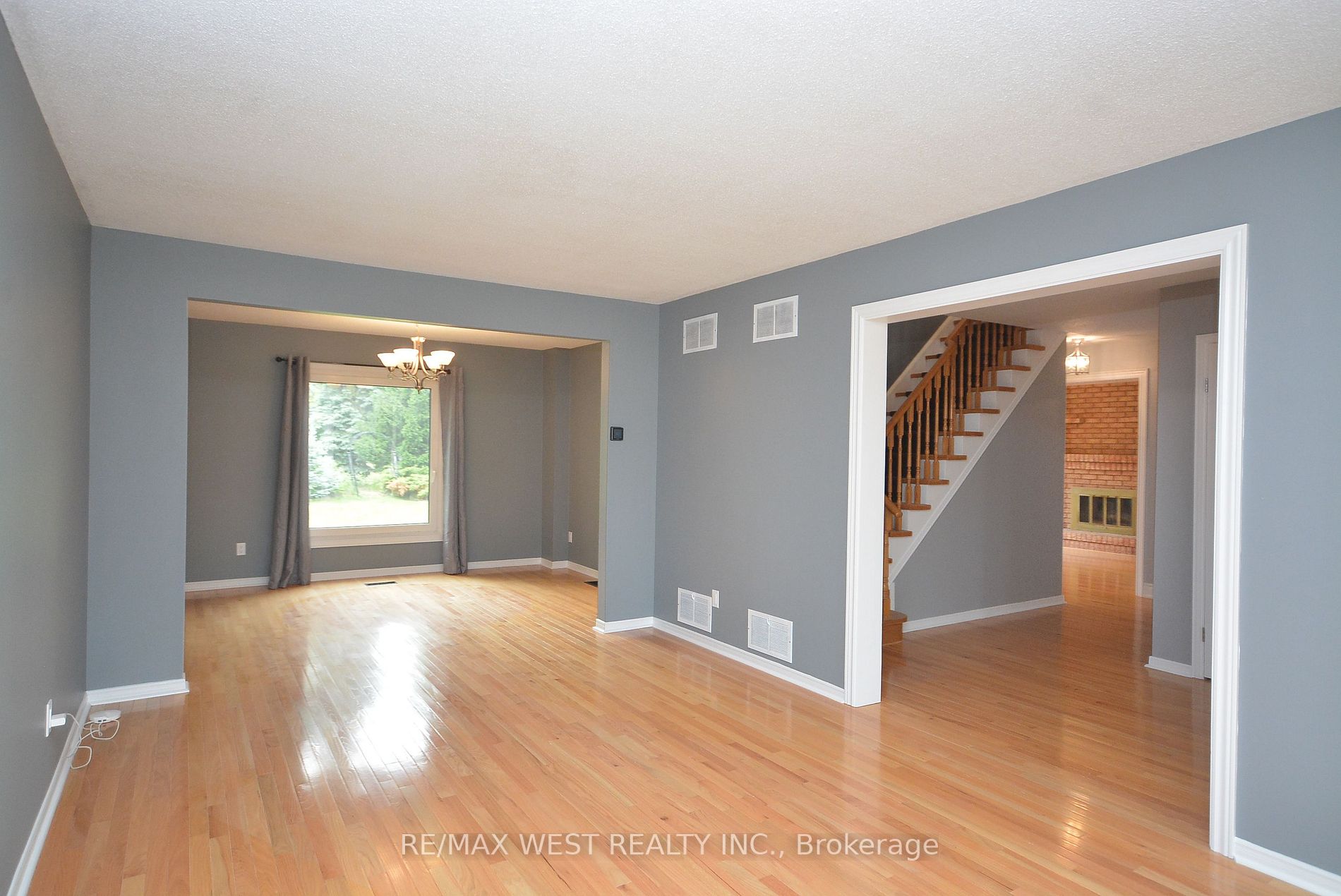 6 Steen Drive, #Upper