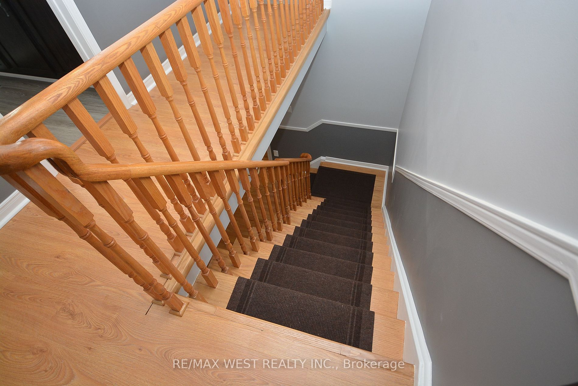 6 Steen Drive, #Upper