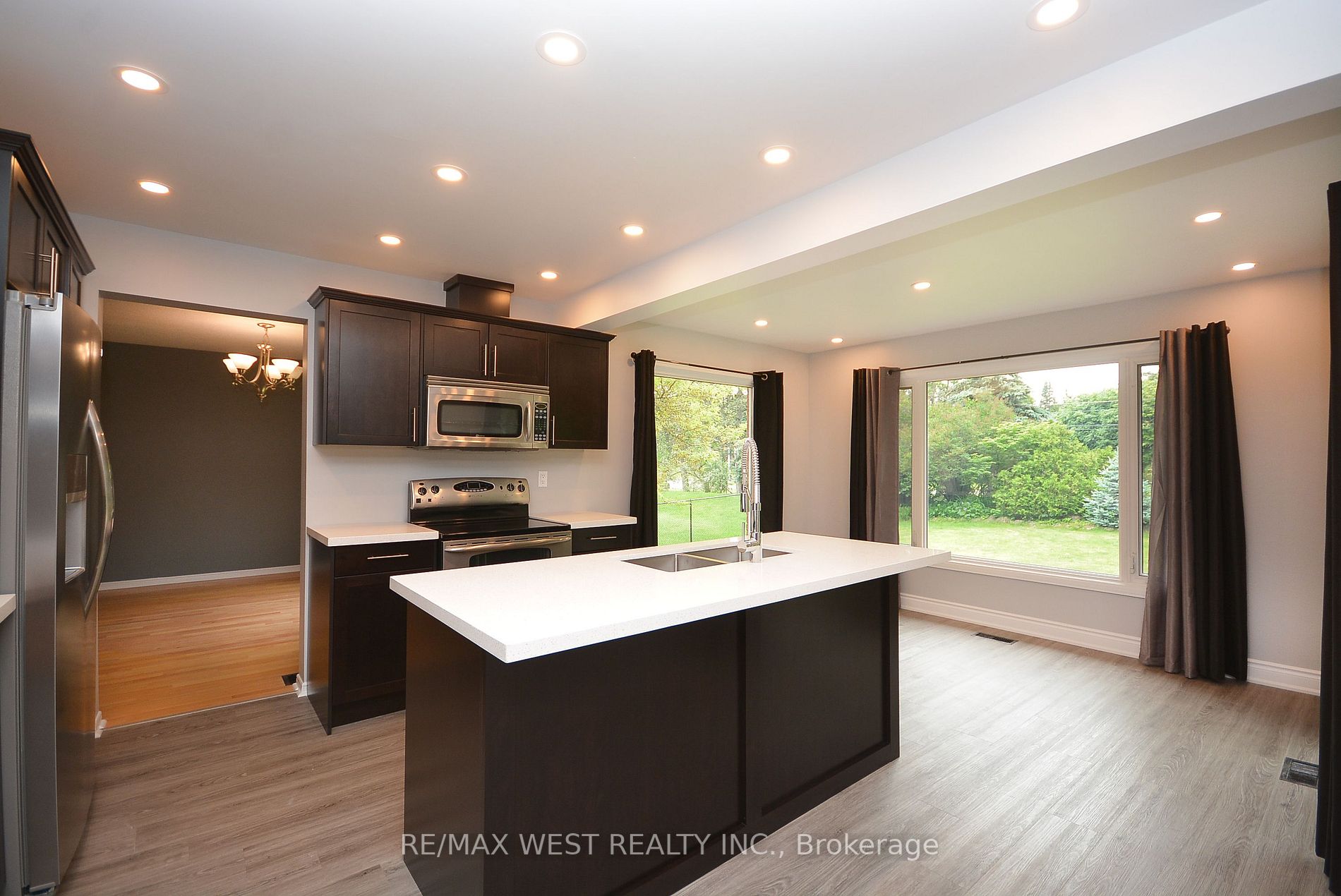 6 Steen Drive, #Upper