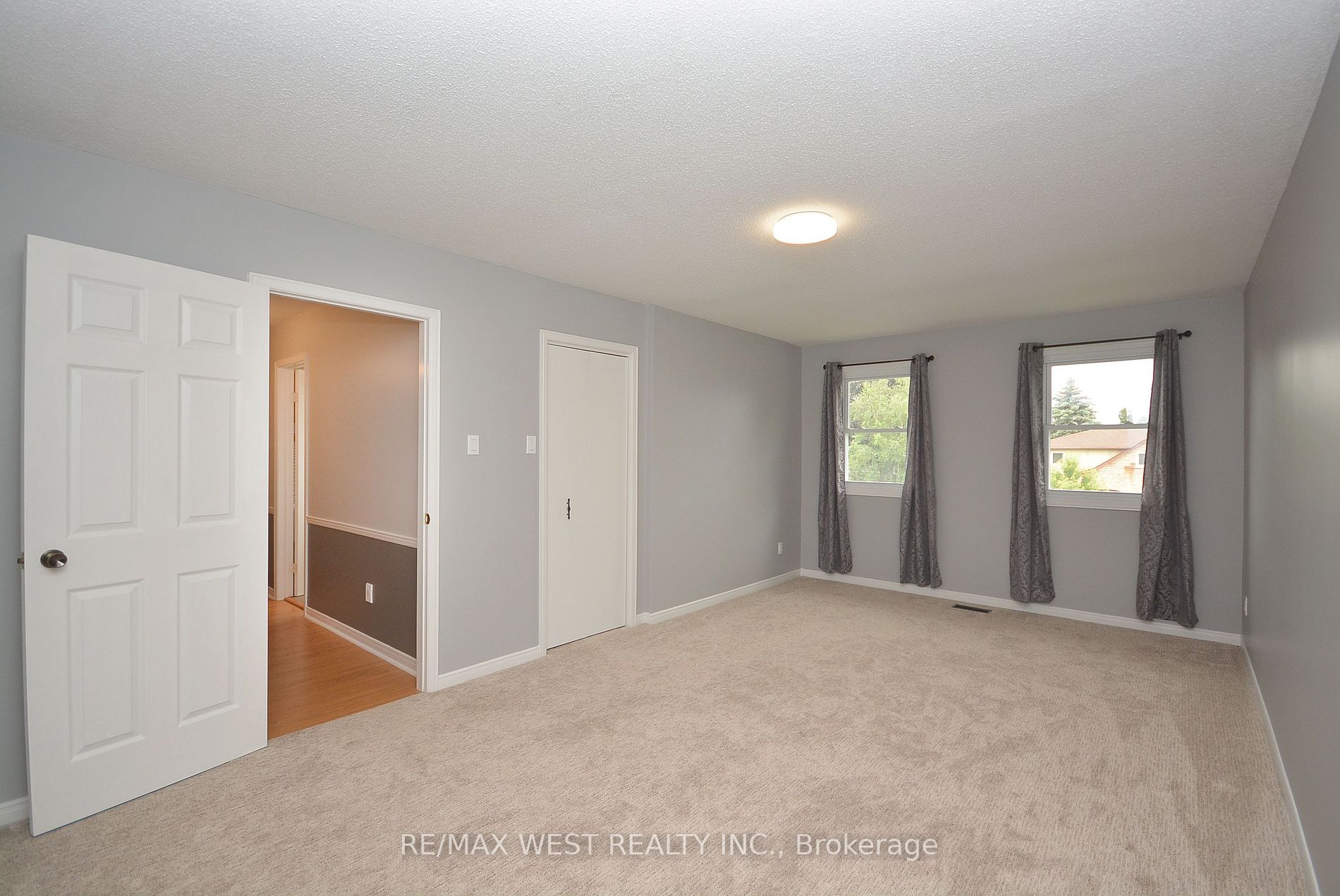 6 Steen Drive, #Upper