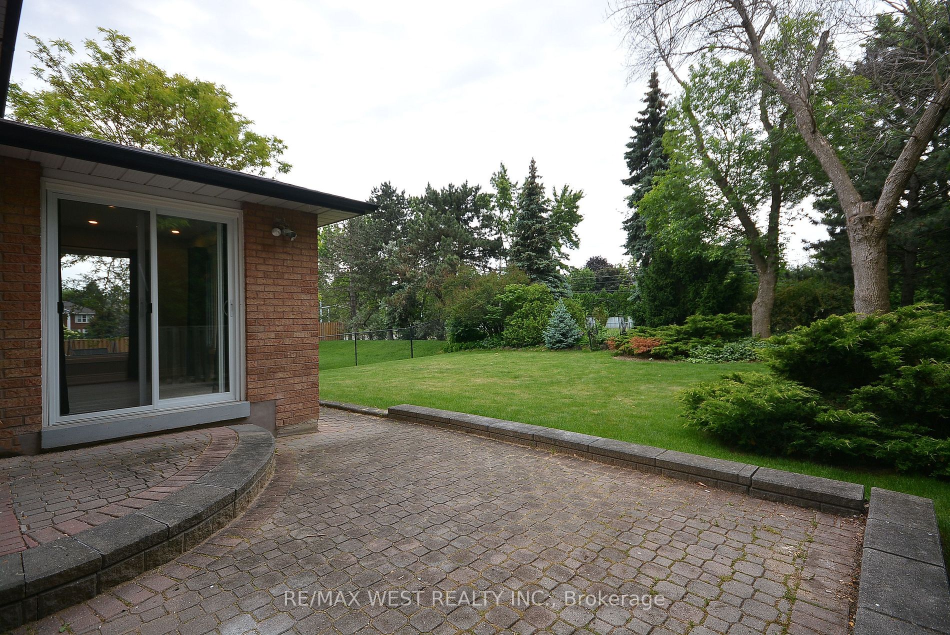 6 Steen Drive, #Upper