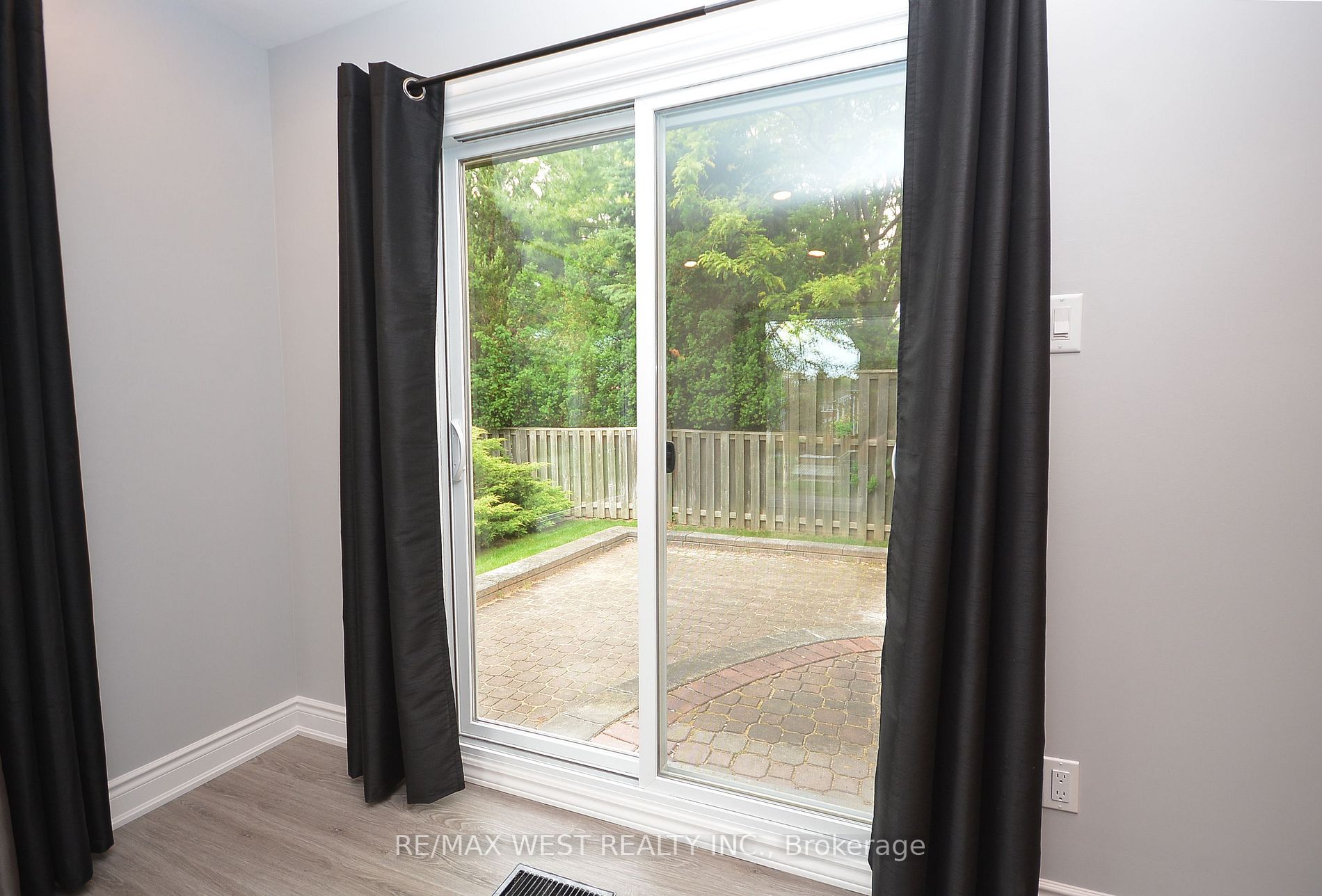 6 Steen Drive, #Upper