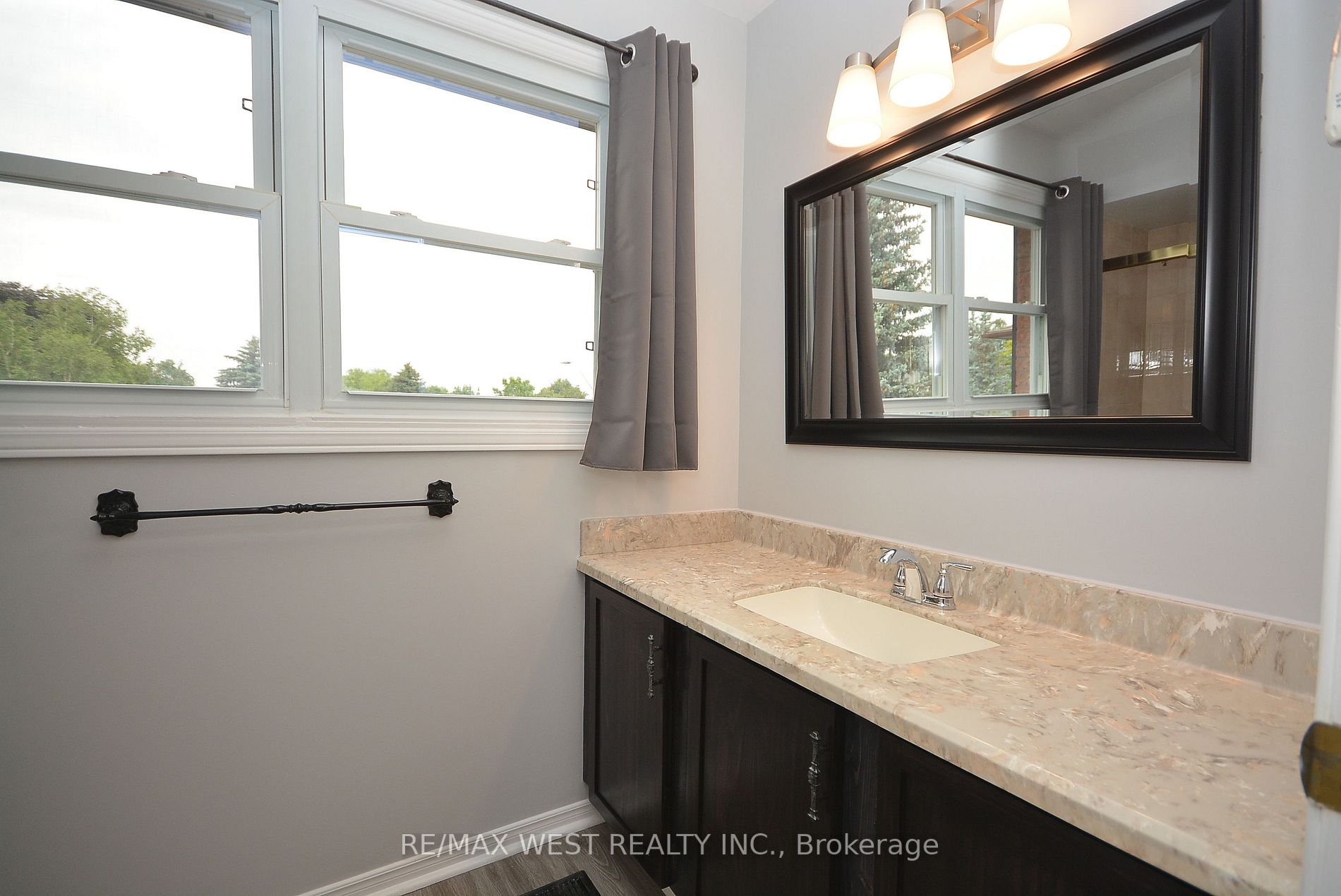 6 Steen Drive, #Upper