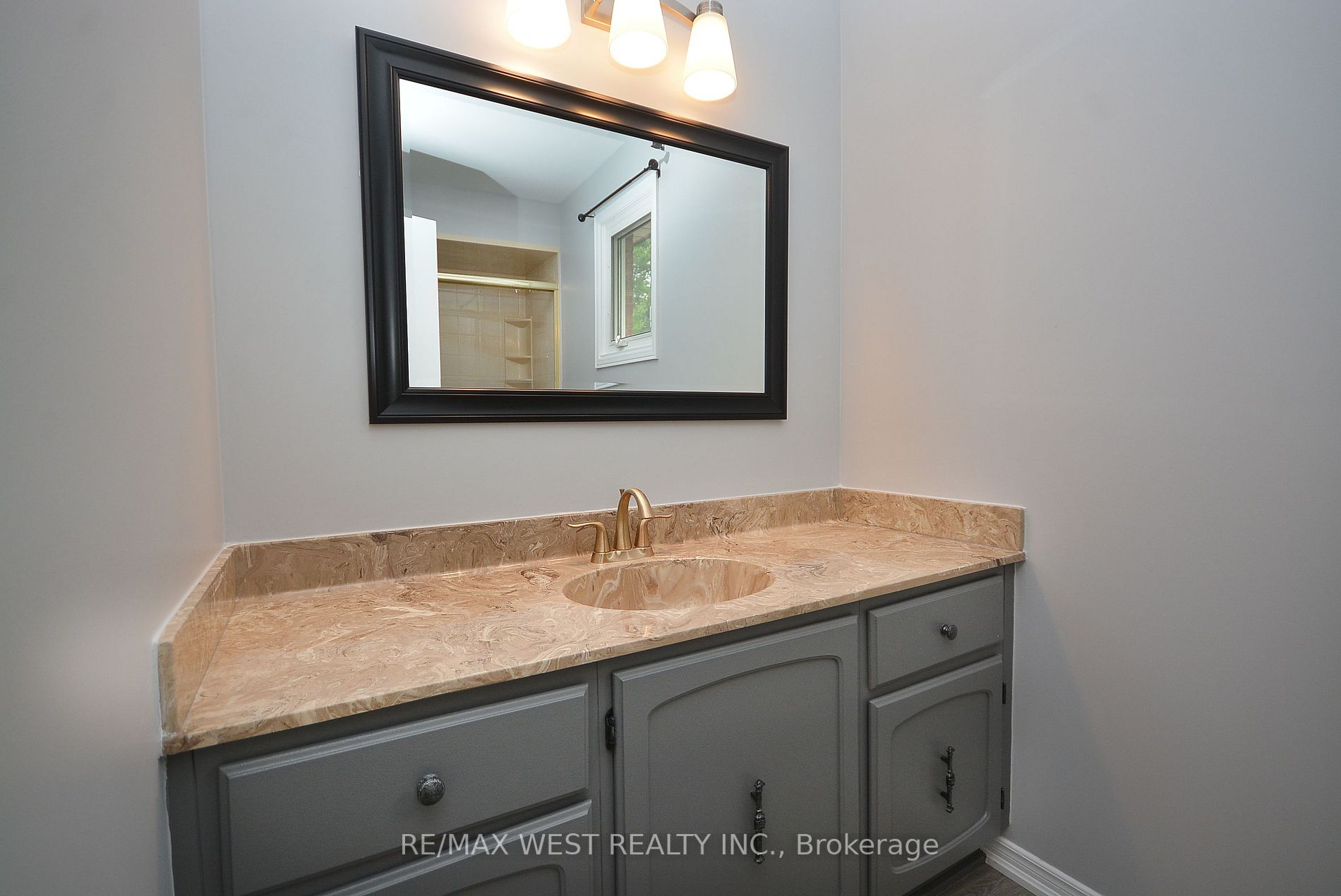 6 Steen Drive, #Upper