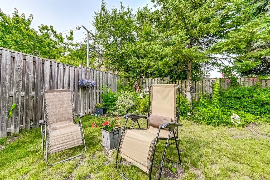 2550 Poplar Cres