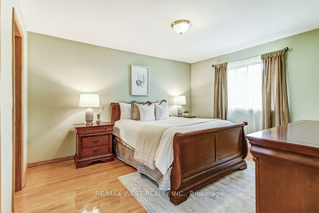 2550 Poplar Cres