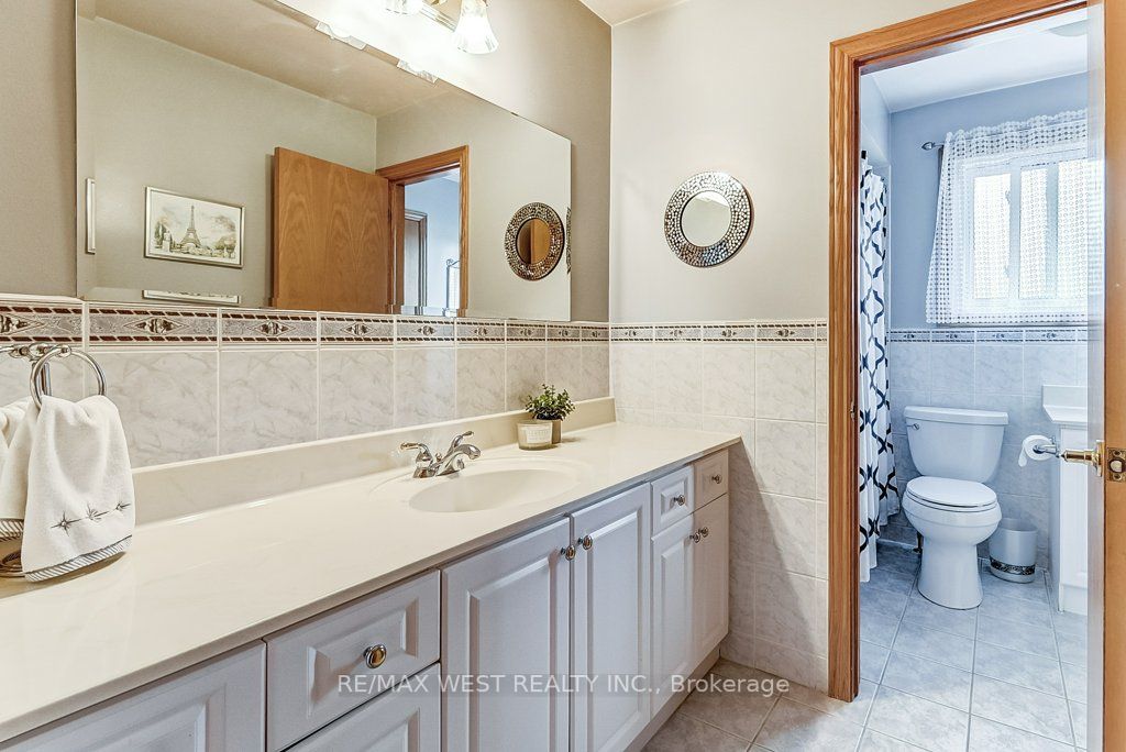 2550 Poplar Cres
