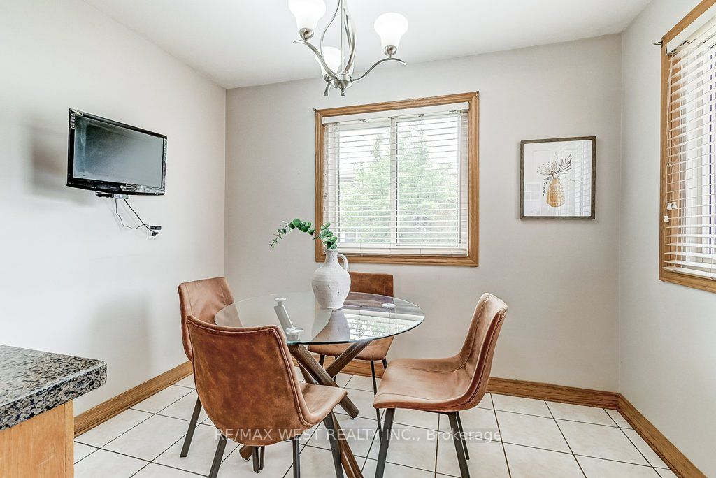 2550 Poplar Cres