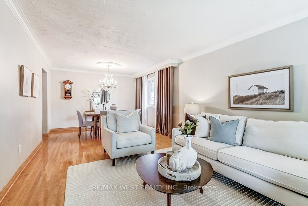 2550 Poplar Cres