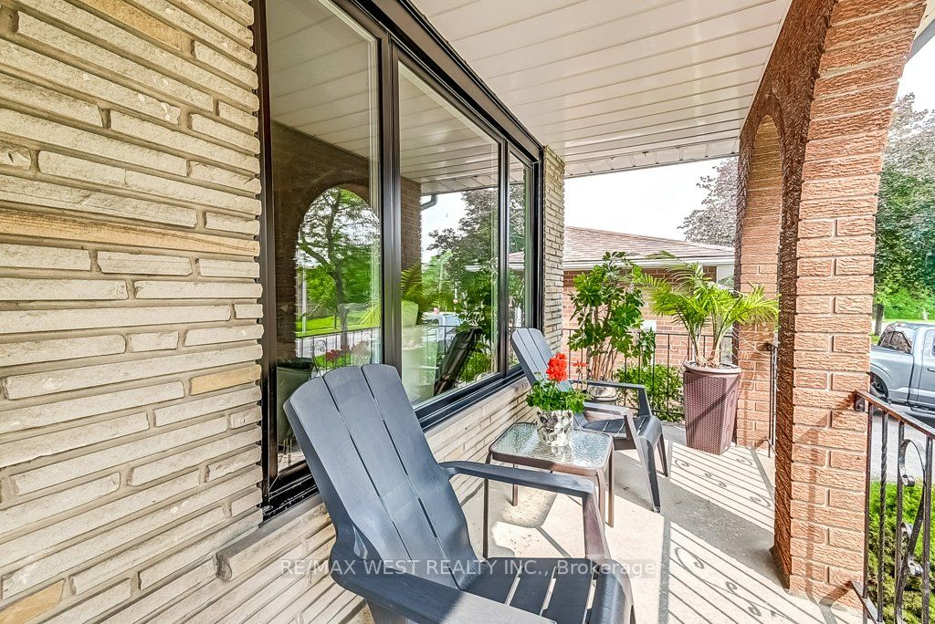 2550 Poplar Cres