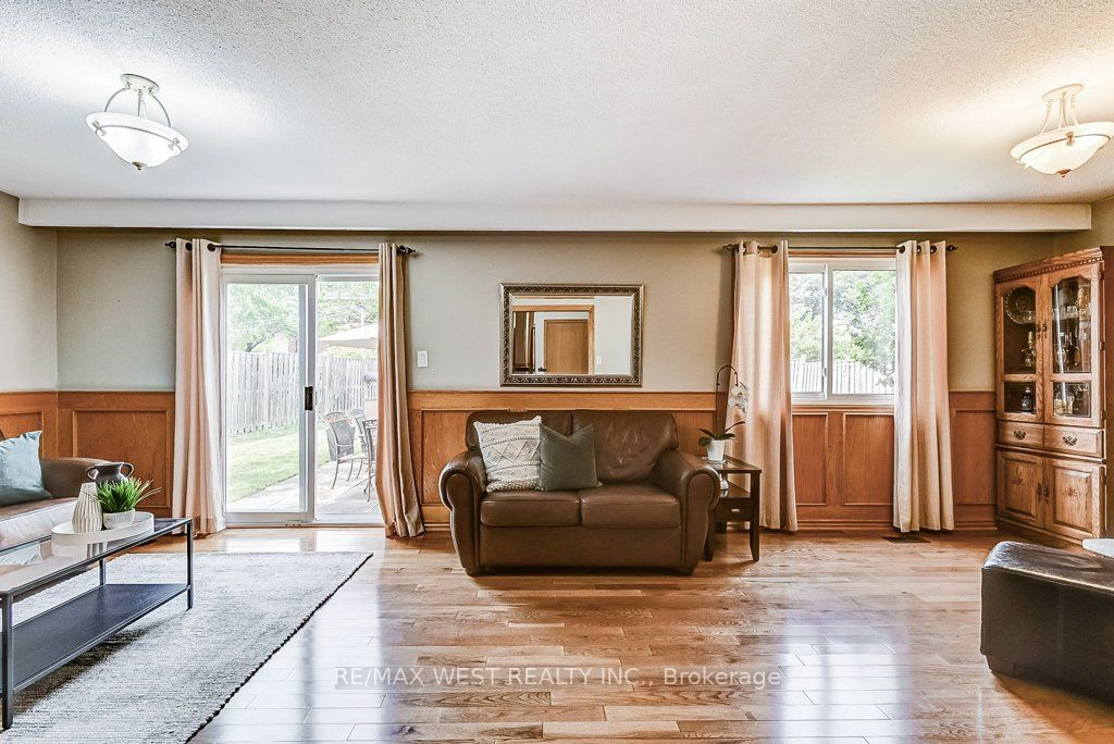2550 Poplar Cres