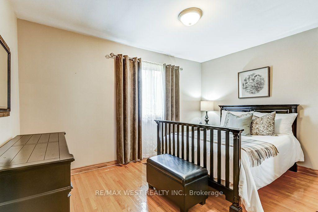 2550 Poplar Cres