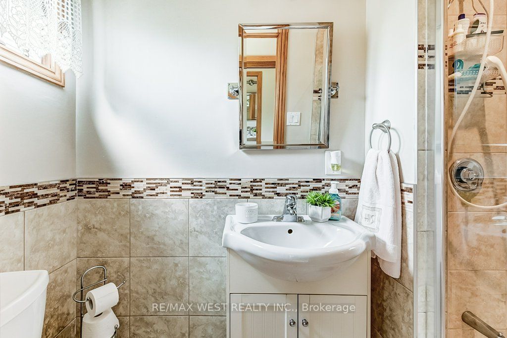 2550 Poplar Cres