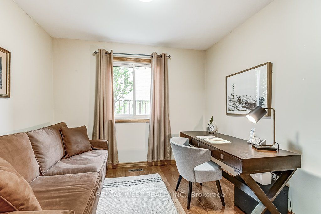 2550 Poplar Cres