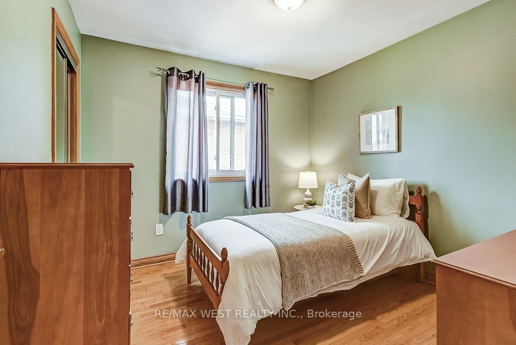 2550 Poplar Cres