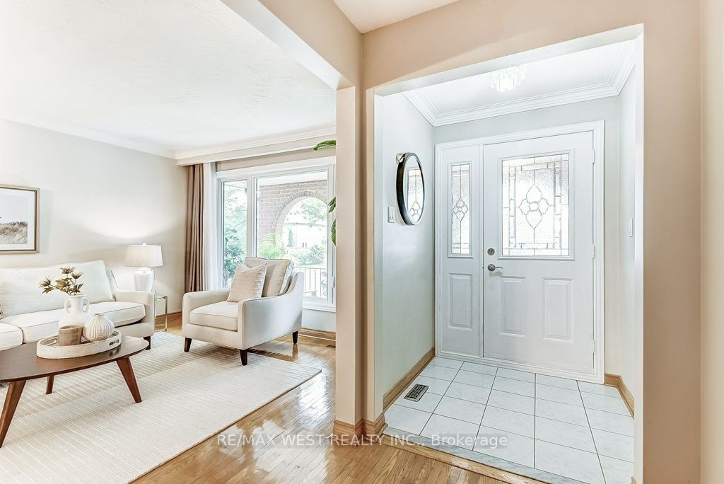 2550 Poplar Cres