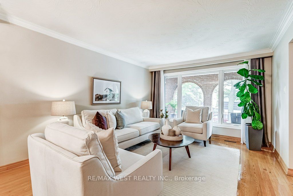 2550 Poplar Cres