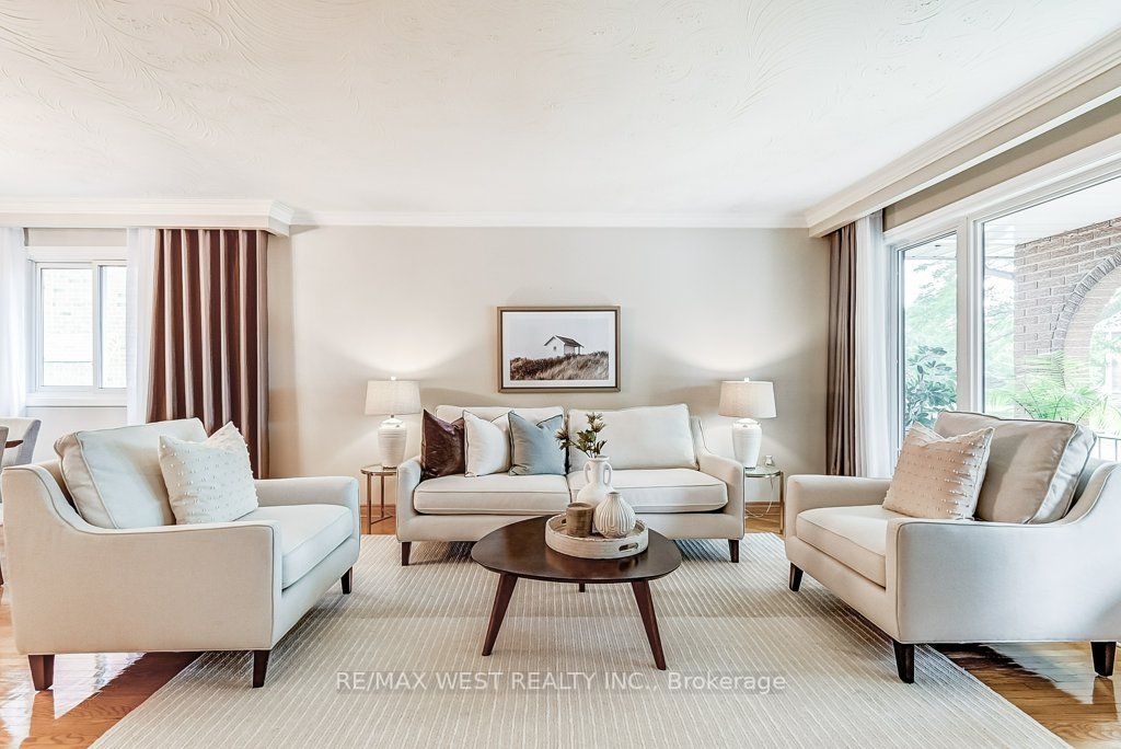 2550 Poplar Cres