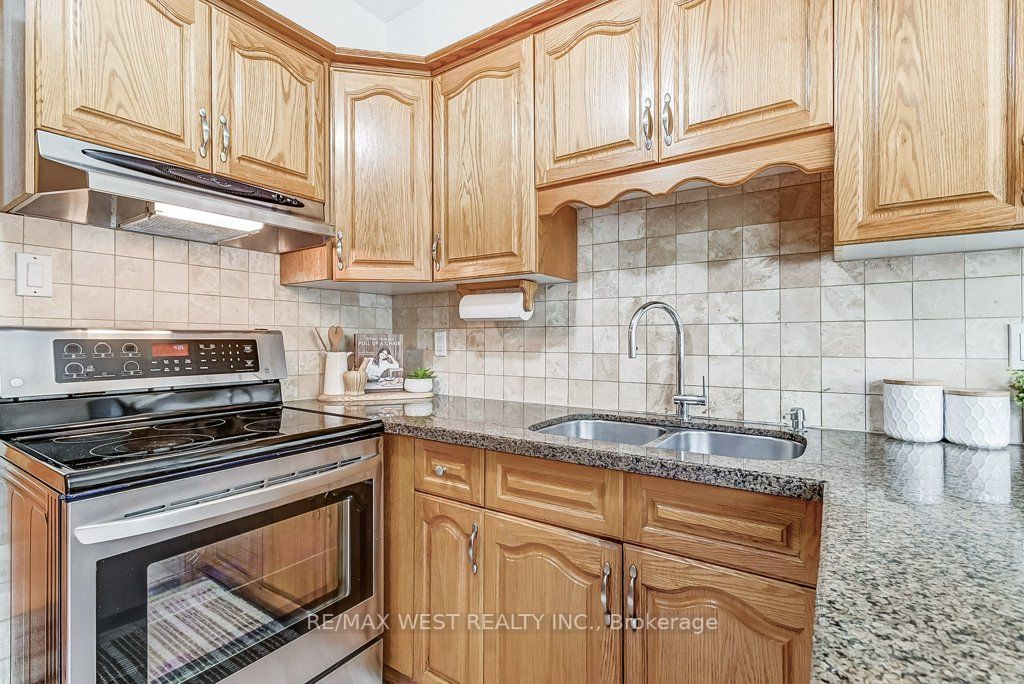 2550 Poplar Cres