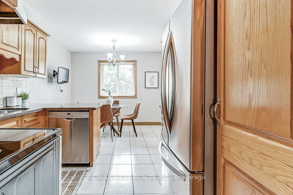2550 Poplar Cres