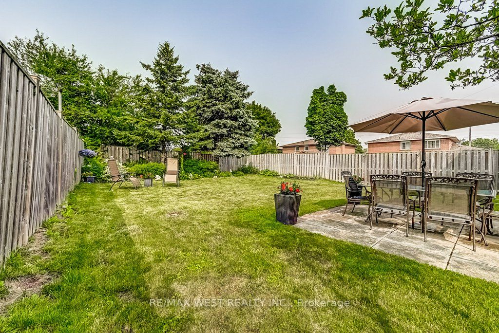 2550 Poplar Cres