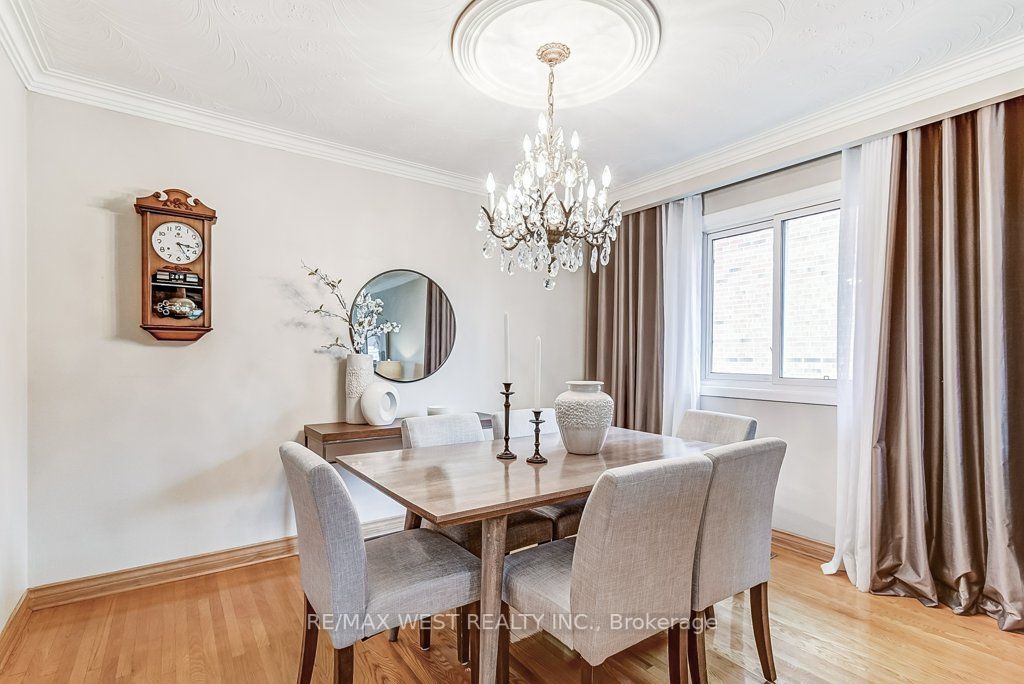 2550 Poplar Cres
