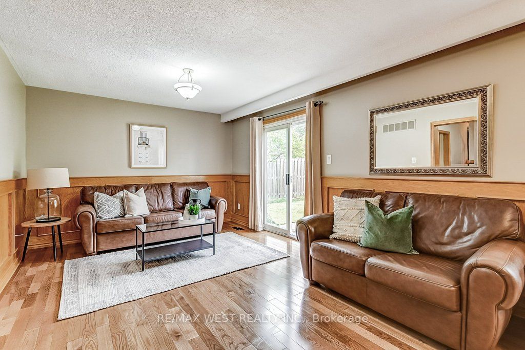2550 Poplar Cres