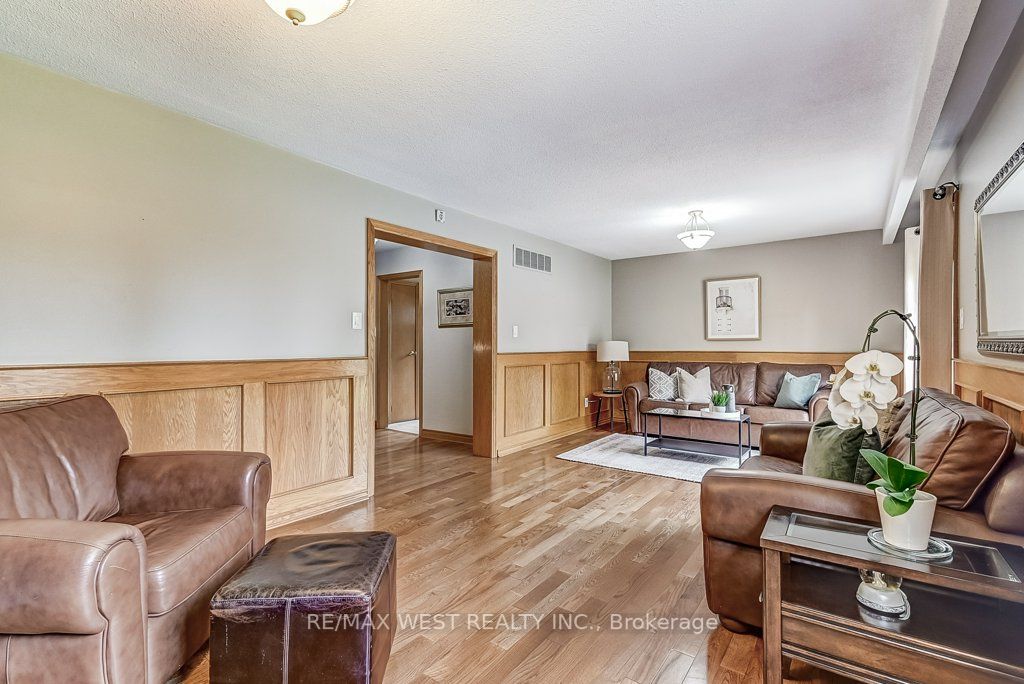 2550 Poplar Cres