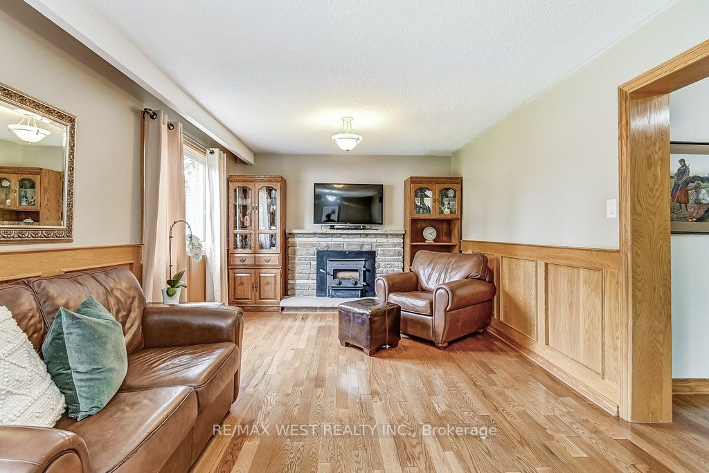 2550 Poplar Cres