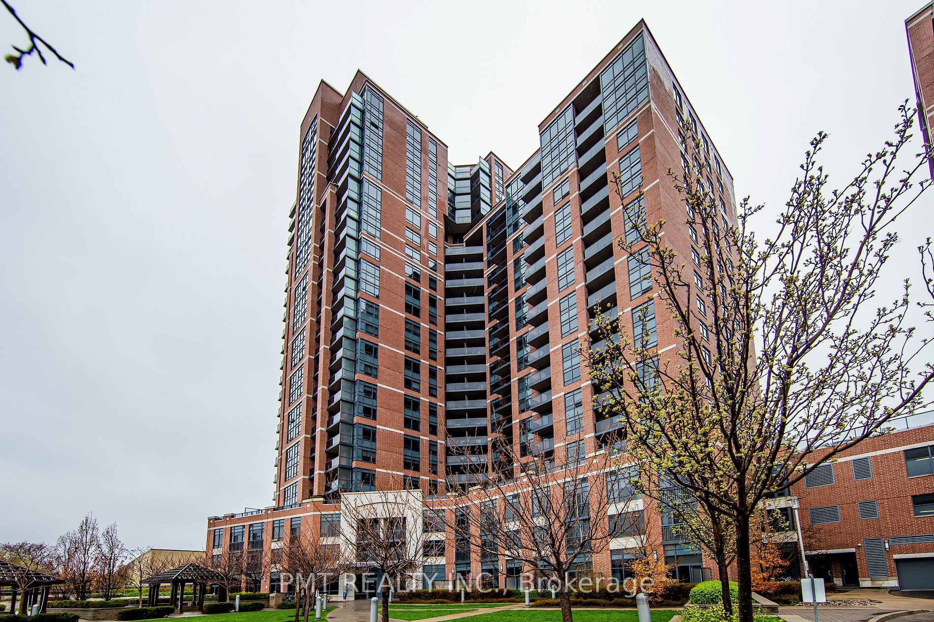 60 Heintzman St, #2004
