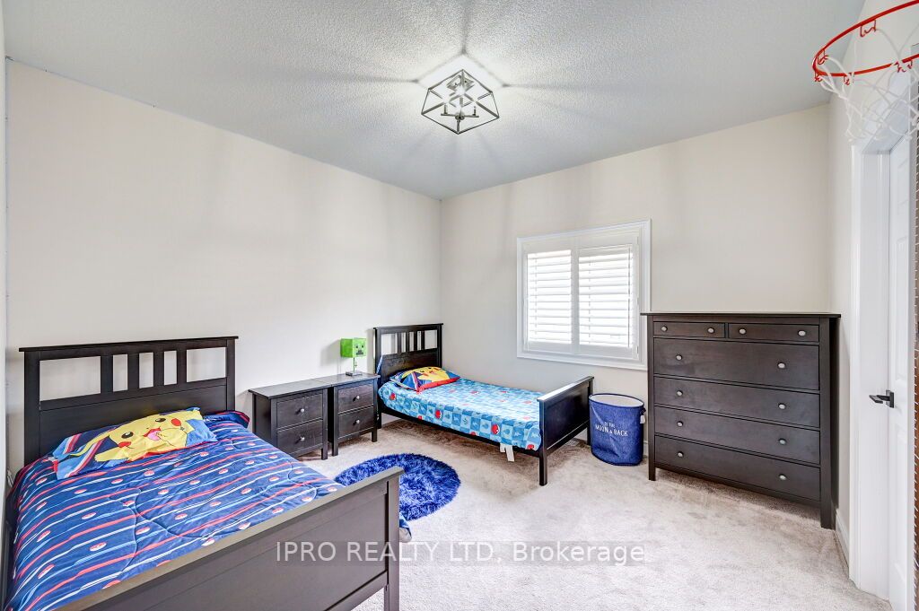 160 Upper Canada Crt