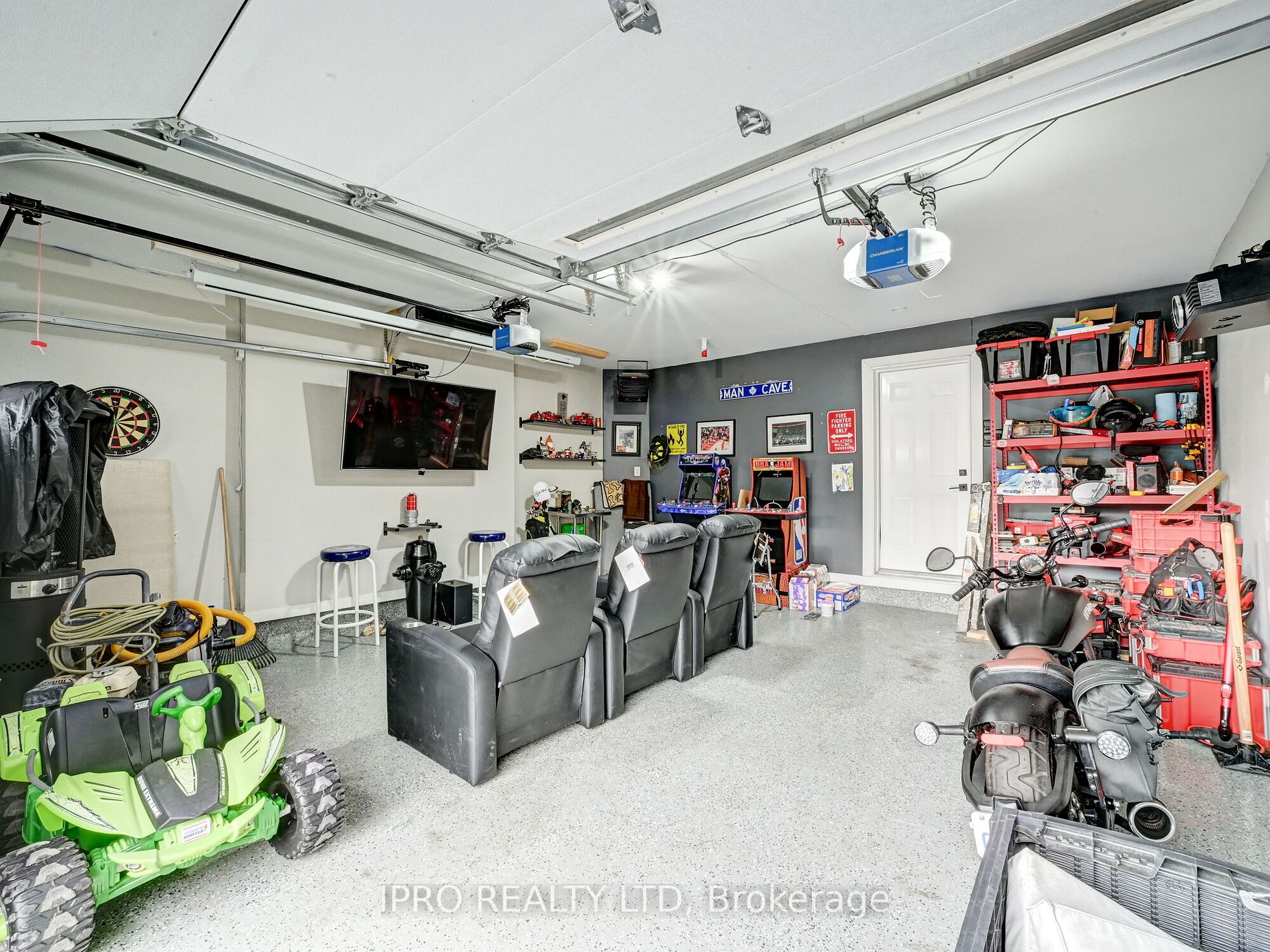 160 Upper Canada Crt