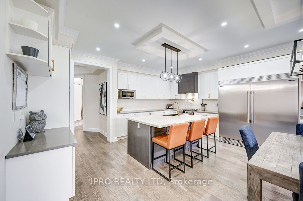160 Upper Canada Crt