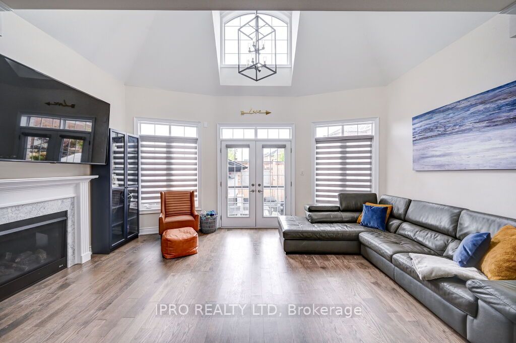 160 Upper Canada Crt