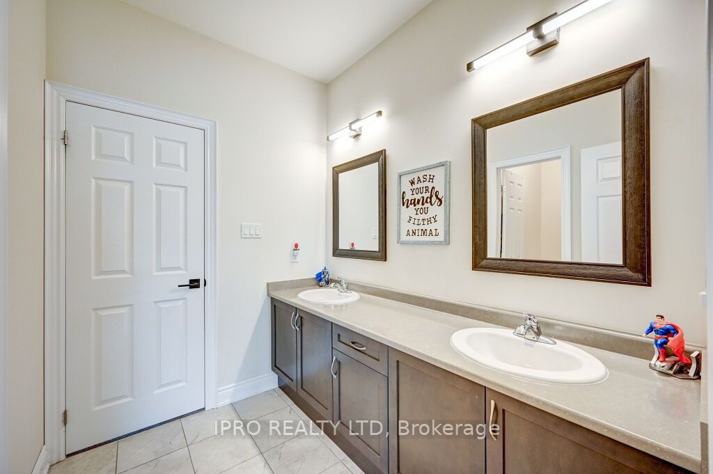 160 Upper Canada Crt