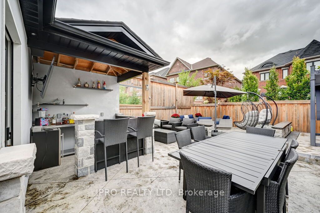 160 Upper Canada Crt