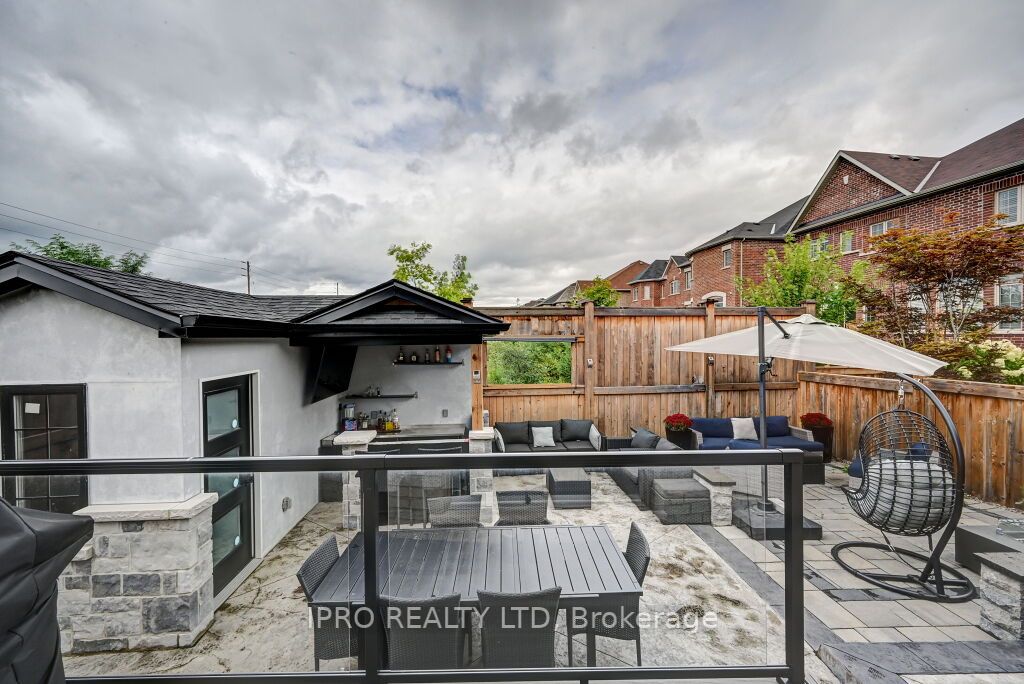 160 Upper Canada Crt