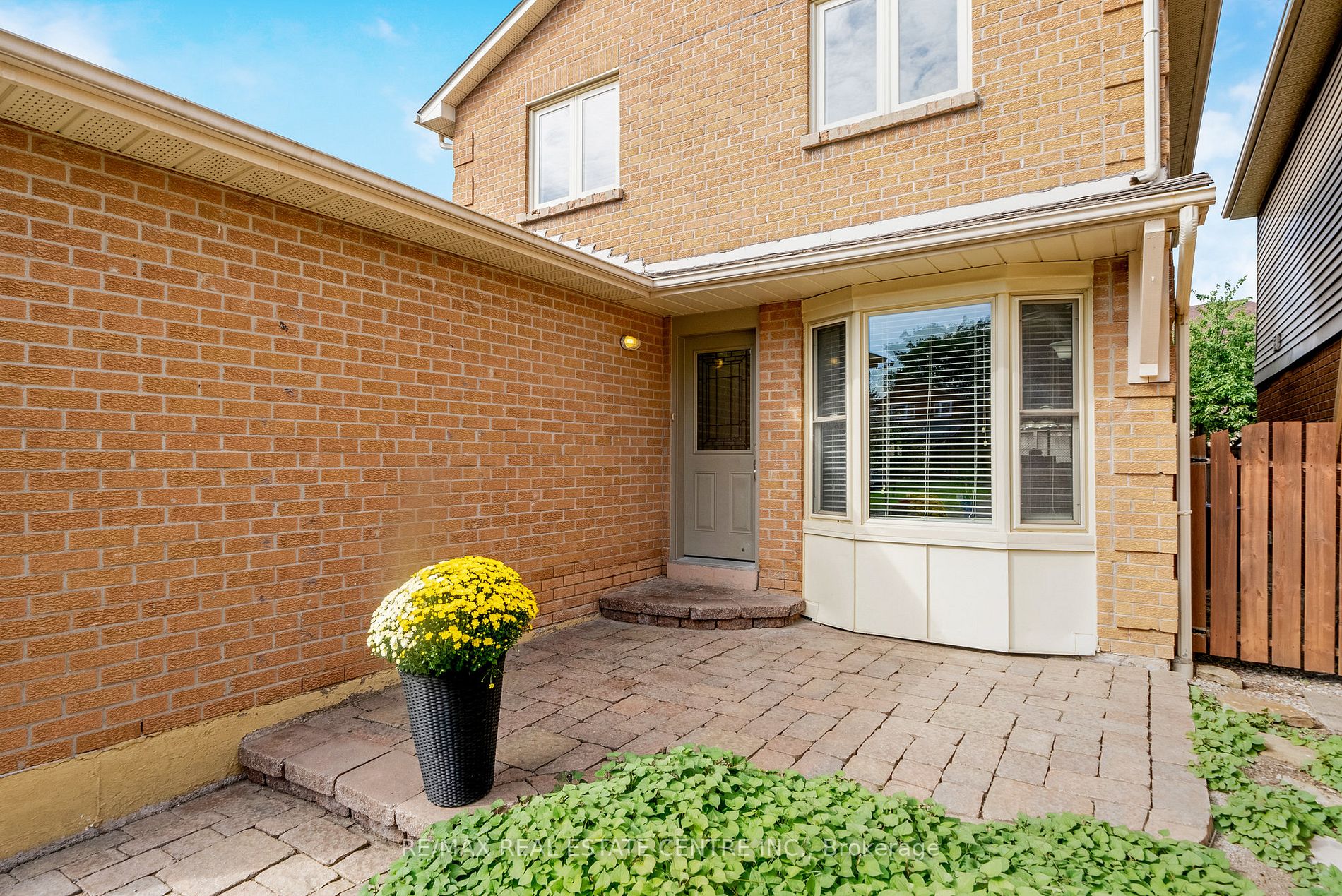 546 Roseheath Dr