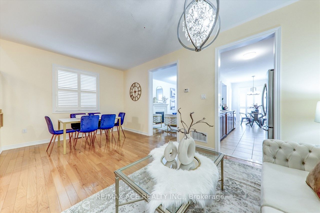 75 Campwood Cres