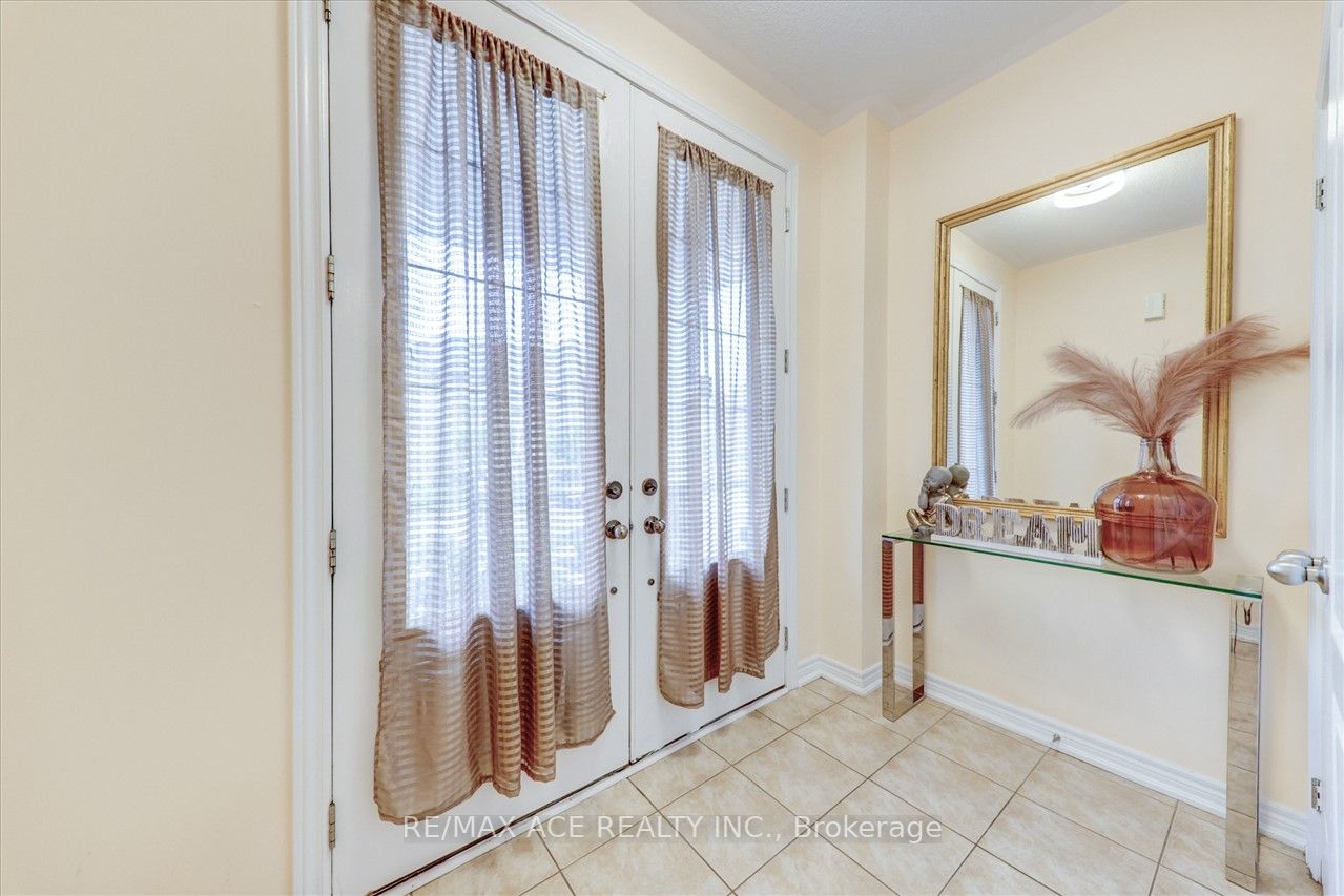 75 Campwood Cres