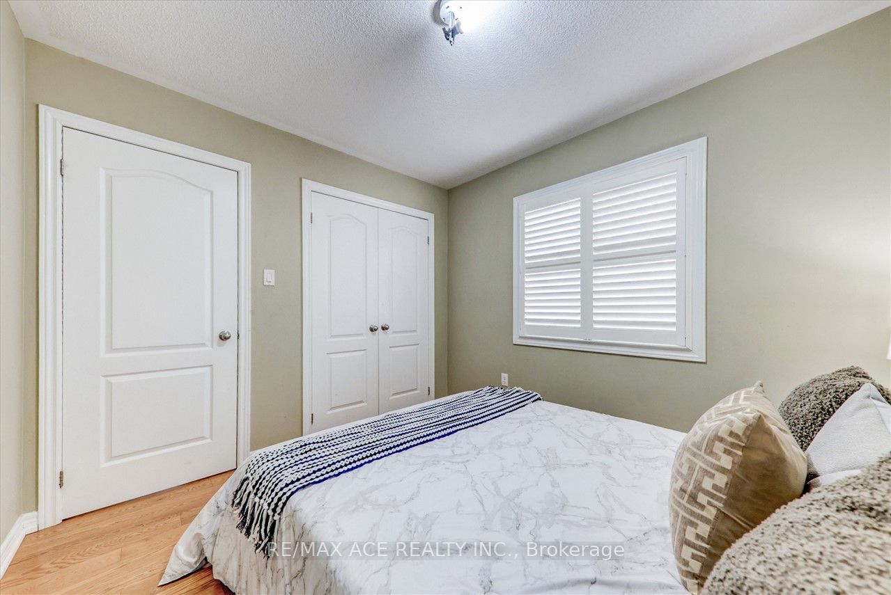 75 Campwood Cres