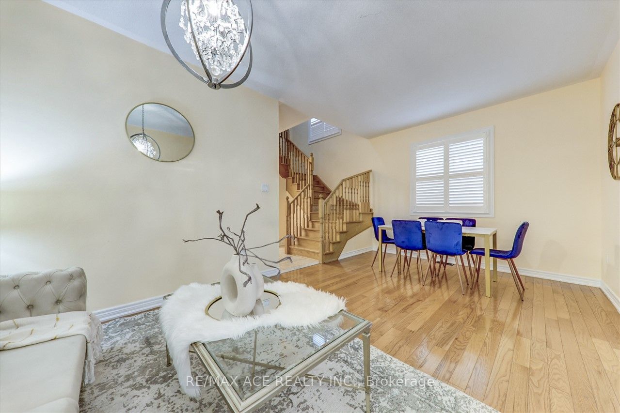 75 Campwood Cres