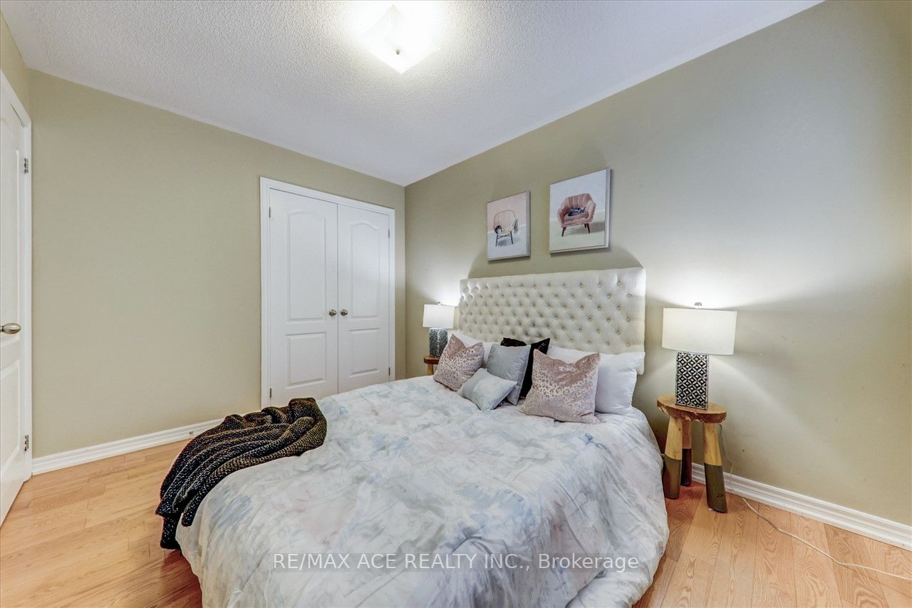 75 Campwood Cres