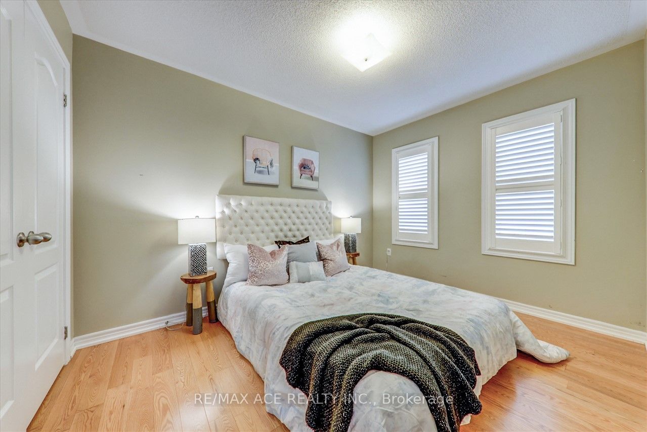 75 Campwood Cres