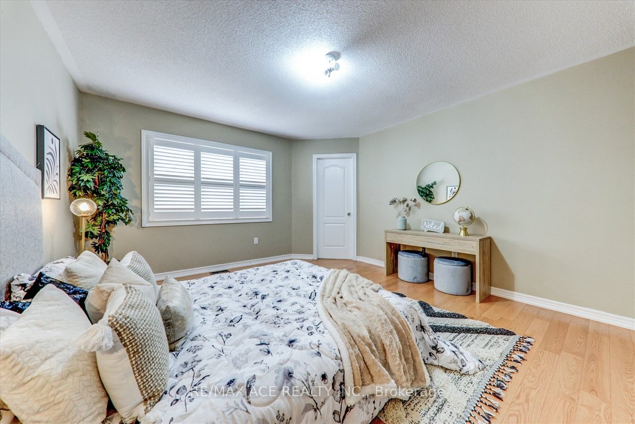 75 Campwood Cres