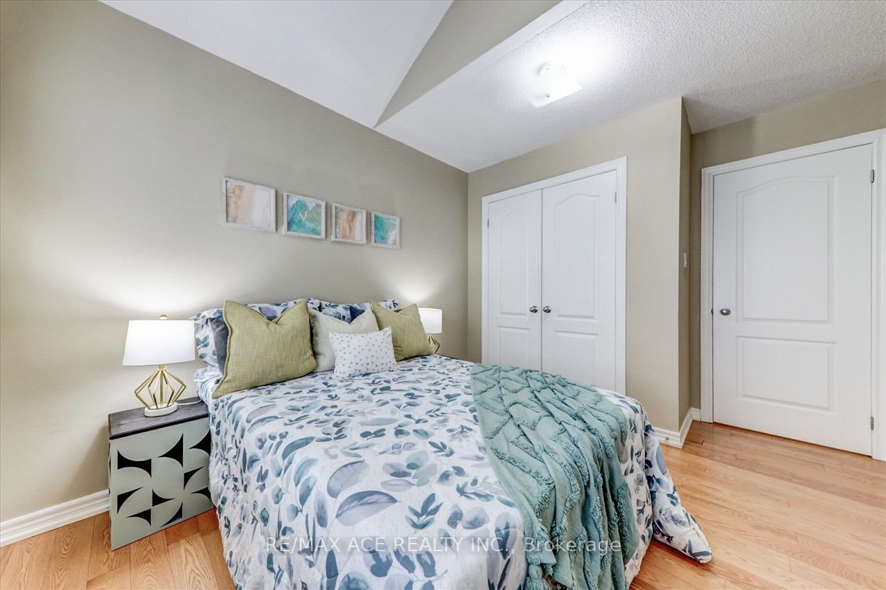 75 Campwood Cres