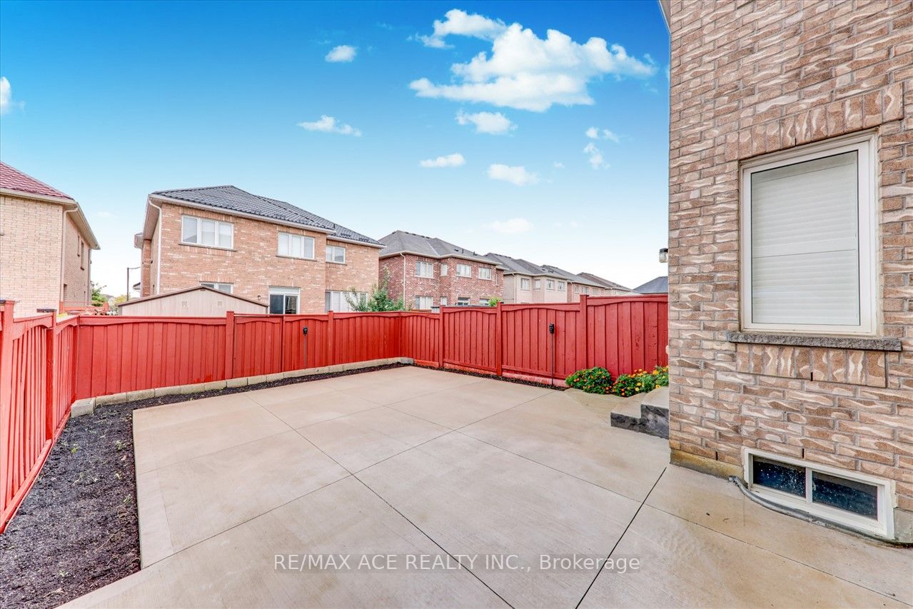 75 Campwood Cres